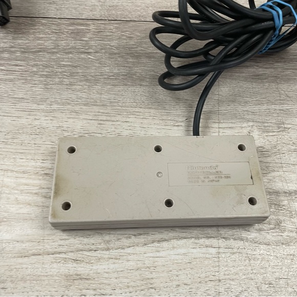 LOT OF 2 Original Nintendo NES Controllers NES-004 Tested OEM - Picture 6 of 7